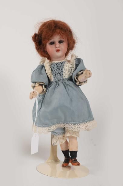 null Petite poupée marcheuse allemande, tête porcelaine marquée en creux 1078 S....