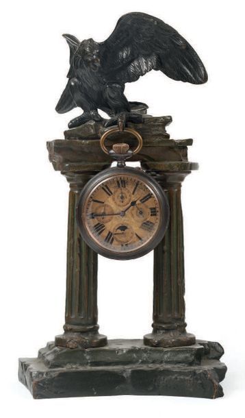 null Porte -montre à aigle penché sur un portique en bronze avec son régulateur à...