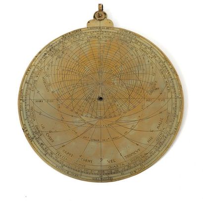 null Astrolabe européen à une plaque, France, 1543.
Laiton doré, D. 19.7cm.
Avers
De...
