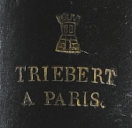 null Cor anglais courbe, signé ‘Triebert à Paris' avec son logo d'une tour à quatre...