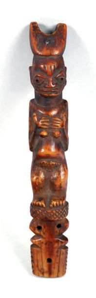 null Flûte à bec Yoruba en ivoire sculpté en forme de femme, fin du XVIIIe ou début...
