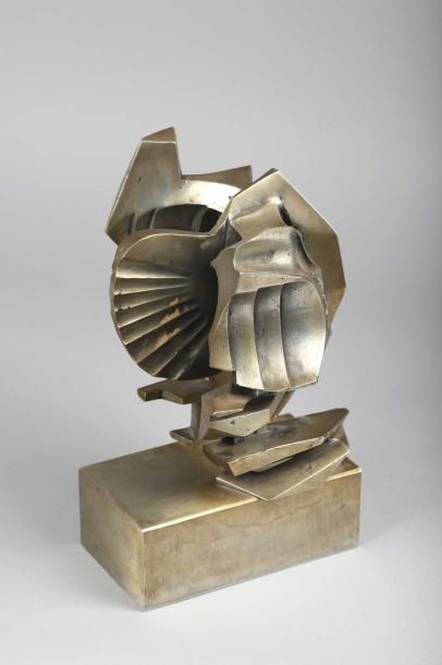 Attribué à Elisabeth LEE (1906-?) Oiseau fantastique Sculpture en métal reposant...