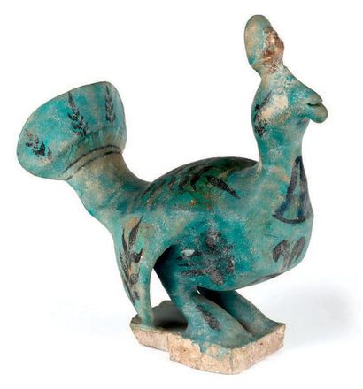 null Figure d'oiseau
En céramique glaçurée turquoise, décor de peinture noire.
Iran,...