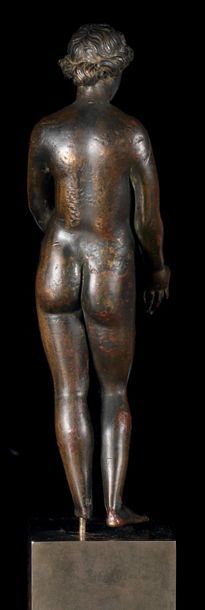 null Statuette de Vénus
Figurée nue, debout, appuyée sur la jambe gauche, la jambe...