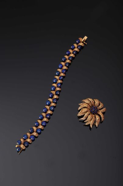 Van Cleef et Arpels Mmodèle «Gui»
Bracelet articulé à motif de gui stylisé en or...