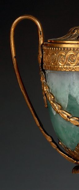 Matthew BOULTON (1728-1809) Paire de pots-pourris en bronze ciselé et doré avec coupe...