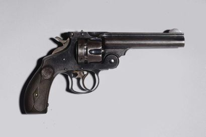 null Revolver Smith & Wesson, D.A. 38, cinq coups, calibre 38.
Canon de 5'' avec...