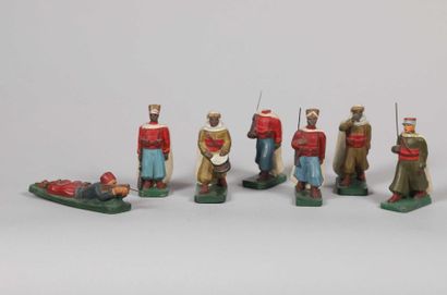 JRD Composition: Sept figurines dont Tirailleurs marocains - Officier - Tambour et...