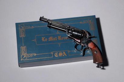 null Revolver Le Mat, 9 coups, plus un, calibre 44. Avec boîte et barrilet supplémentaire....