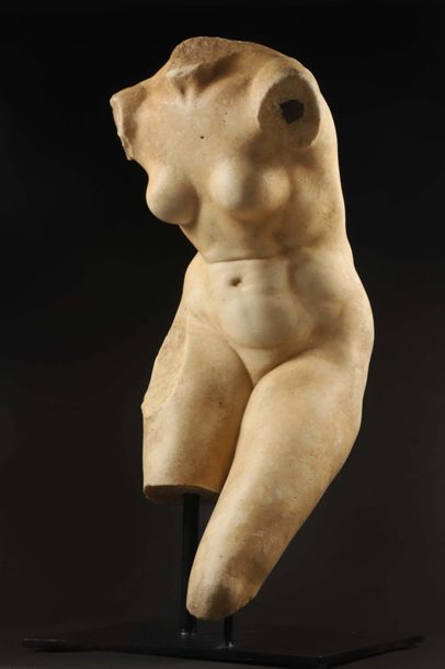 null Torse de Vénus

Figurée nue, inclinée vers l’avant.

Marbre blanc

Art Romain,...