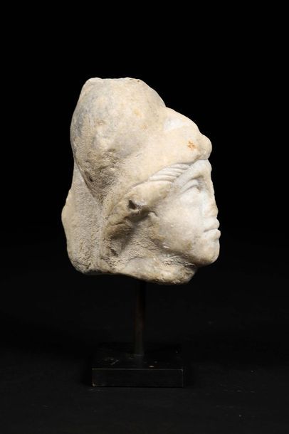 null Tête de Minerve

Représentée casquée

Marbre blanc cristallin

Art romain, IIème-IIIème...
