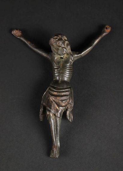 null Christ d'applique en bronze avec traces de dorure susbistante sur le périzonium....