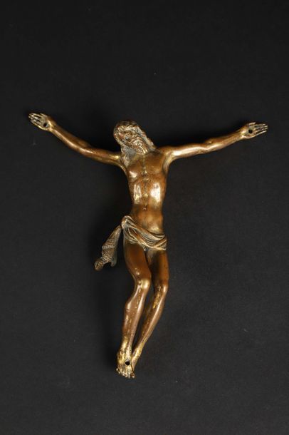 null Un crucifix en bronze d'applique avec des traces de dorure, fonte espagnole...