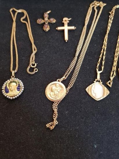 null LOT RELIGION OR JAUNE 18K: 8 Médailles religieuses en or jaune 18K dont une...