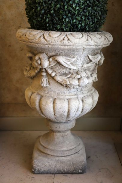 null 2 vasques "vases Médicis" en pierre reconstituée ou ciment.