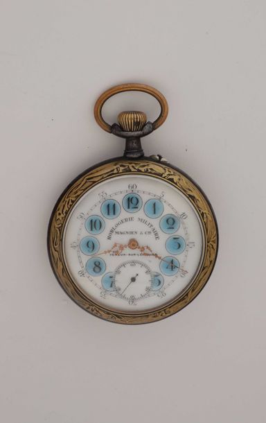 null Cadran blanc avec cartouches en émail bleu sans décor, signé ‘Horlogerie militaire...