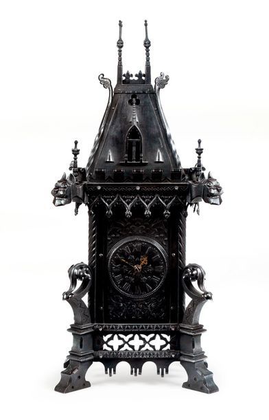 null Pendule de cheminée en fer à sonnerie au passage des heures et demie, vers 1880.
Cabinet...
