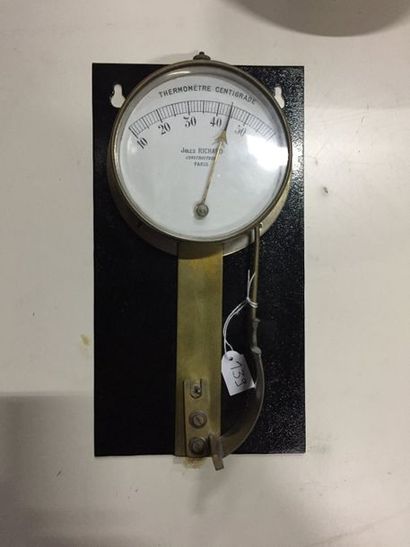 null Un thermomètre cetigrade Jules Richard, un hygromètre, un ampèremètre et un...