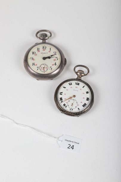 null Deux montres en argent à 24 heures dont une de la marque Zenith avec boîtier...