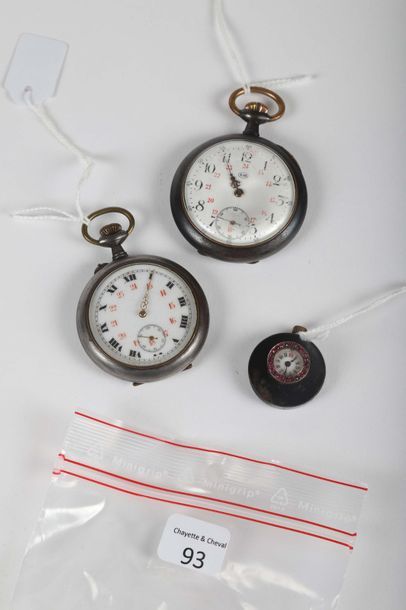 null Une montre à ancre et une montre à cylindre (à réviser), les deux avec cadrans...