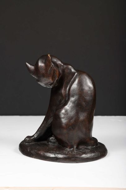 null Jacques NAM (1881-1974)

Chat assis la tête penchée

Epreuve en bronze à patine...