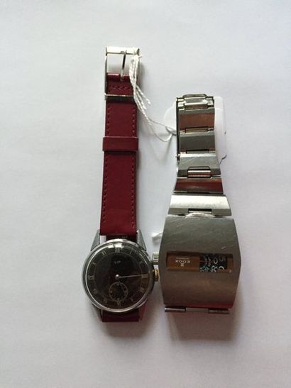null Deux montres-bracelets en acier dont une de Lip avec cadran noir (à restaurer),...