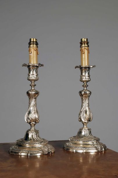null Paire de flambeaux en bronze argenté

Style Louis XV

Modèle réalisé vers 1850...