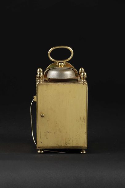 null Horloge portative à réveil signée ‘Charles Bertrand', vers 1780.
Cadran en émail...