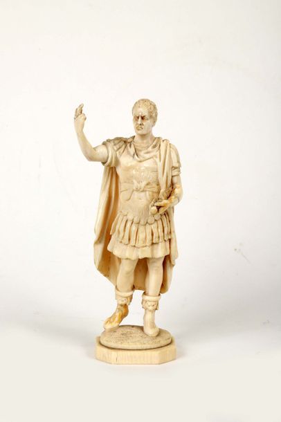 null Statuette en ivoire sculpté représentant "Augustus Prima Porta"

D'après la...