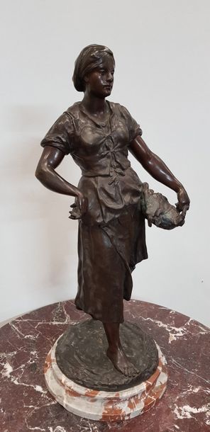 null Emile-Louis PICAULT (1833-1915), La marchande de poissons, Sculpture en bronze...