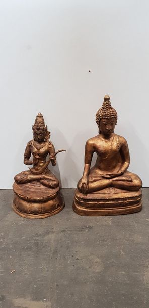 null Ensemble de 2 sculptures asiatiques, en métal patiné or. Xxème s.