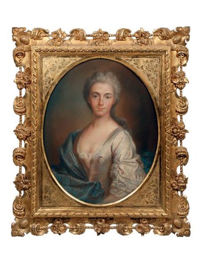 Ecole française dans le goût du XVIIIe siècle 
Portrait de jeune femme aux yeux bleus,...