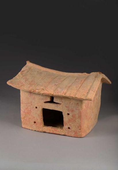 null Modèle de grange

Terre cuite rosée

Chine, Epoque Tang (618-907)

Quelques...