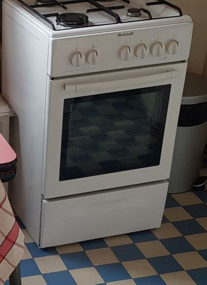 null Une cuisinière BRANDT