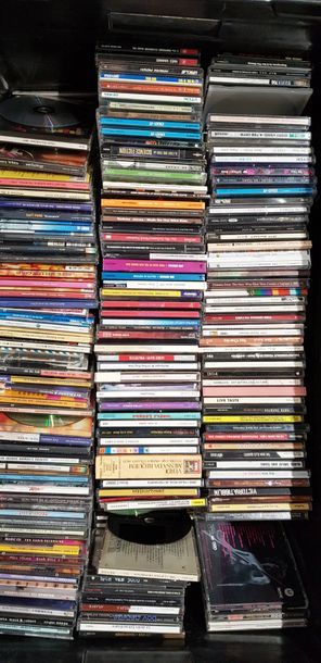 null 1 caisse de disques CD (env 250 CD)