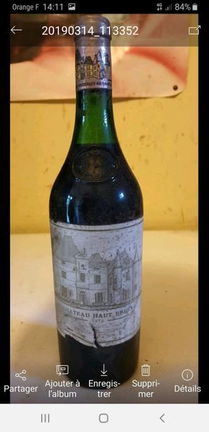 null 1 bouteille CHÂTEAU HAUT BRION - 1er Gcc Pessac Léognan 1974 Etiquette tachée,déchirée,...