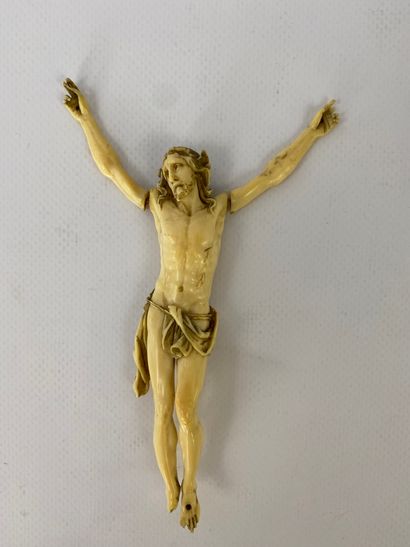  X] Christ vivant in carved ivory, head tilted...