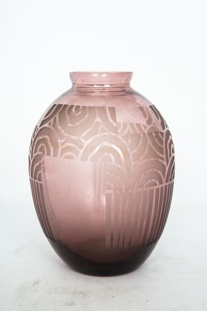 A mauve glass ovoid vase engraved with a...