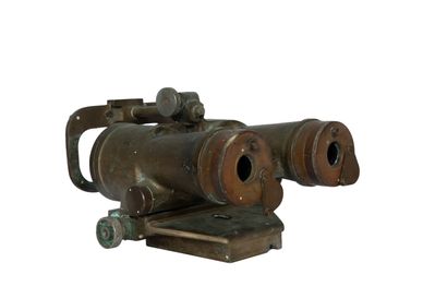  HUET PARIS. Pair of bronze navy binoculars, with its green filters N°26594 (S-8x50)...