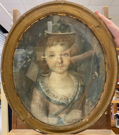  Paire de portraits ovales représentant un homme et un enfant en costume L'enfant...