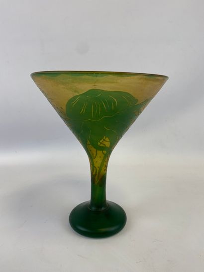  BENDOR Vase en forme de coupe en verre coloré vert et jaune à décor de méduses H:...