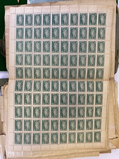 Important ensemble de timbres de la République...