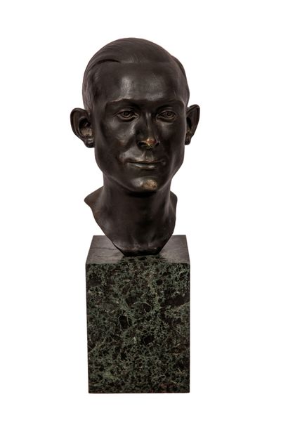  F. COFFIN (XXe siècle) Tête d'homme Epreuve en bronze à patine noire Signée et datée...