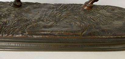  Jules MOIGNIEZ (1835-1894) Cheval à l'arrêt Epreuve en bronze à patine brune Signée...