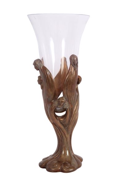  ERTE (1892-1990) Vase en bronze patiné orné de visages de femmes Signé, numéroté...