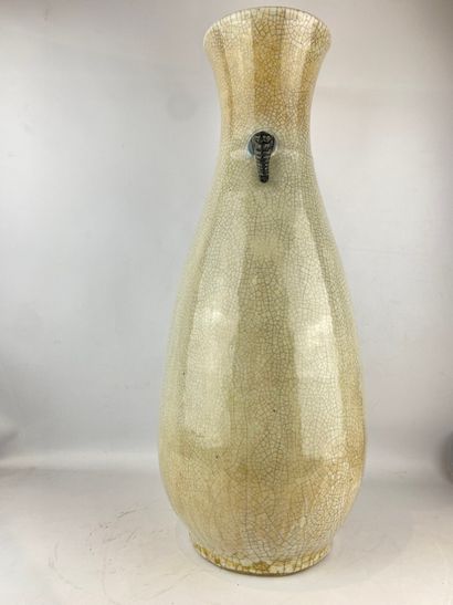  Important vase balustre en porcelaine craquelée, Nankin Chine, A col évasé et prises...