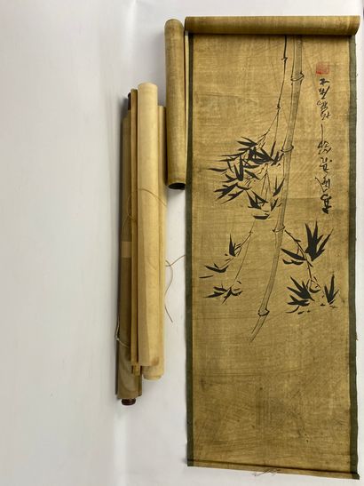  Peintures sur rouleaux Représentant des bambous, femme élégante ... (usures, tâches,...