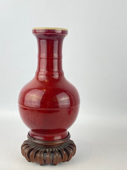  Vase balustre en céramique émaillée dite "sang de boeuf" Chine Belle glaçure uniforme....