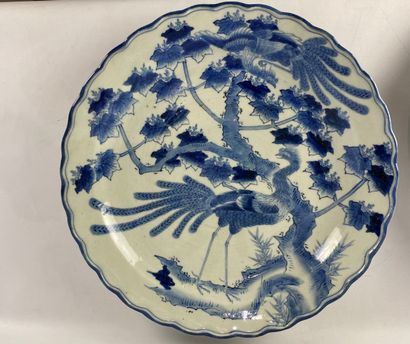 Grand plat en porcelaine bleu blanc Japon...