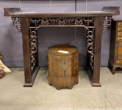  Carved and openworked console with scrolls...